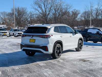 2026 Volkswagen Tiguan, $44946. Photo 2