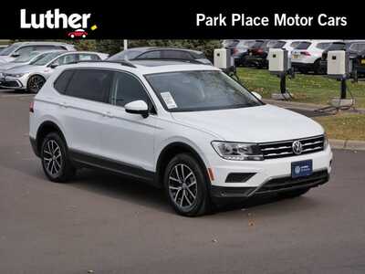 2021 Volkswagen Tiguan, $19198. Photo 1