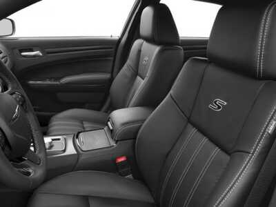 2018 Chrysler 300, $17998. Photo 12