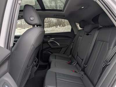 2025 Audi Q5, $56630. Photo 6