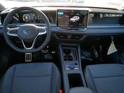2026 Volkswagen Tiguan, $39476. Photo 8