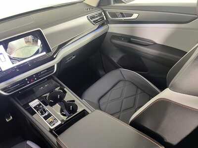 2025 Volkswagen Atlas, $39698. Photo 11