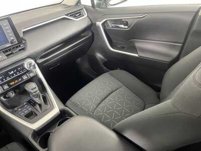 2021 Toyota RAV4, $25000. Photo 11