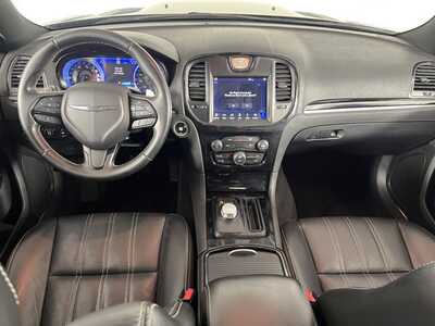 2018 Chrysler 300, $18498. Photo 10