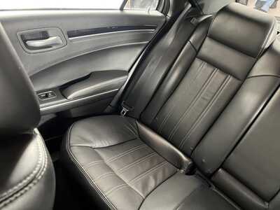 2018 Chrysler 300, $18498. Photo 12