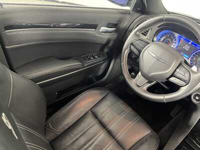 2018 Chrysler 300, $18498. Photo 9