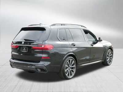 2022 BMW X7, $0. Photo 7
