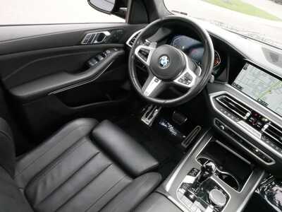 2022 BMW X7, $0. Photo 9