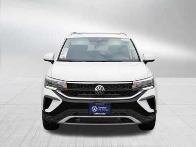 2024 Volkswagen Taos, $25000. Photo 2
