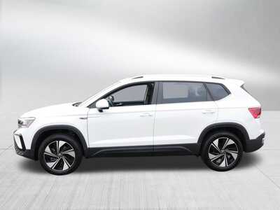 2024 Volkswagen Taos, $25000. Photo 4