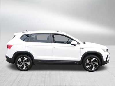 2024 Volkswagen Taos, $25000. Photo 8