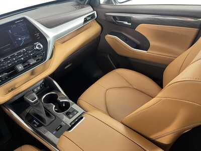 2021 Toyota Highlander, $35000. Photo 11