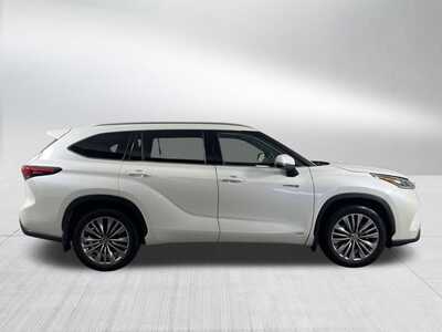 2021 Toyota Highlander, $35000. Photo 8