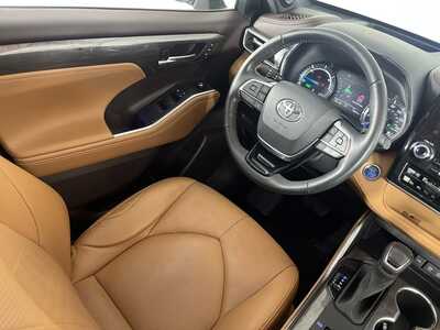 2021 Toyota Highlander, $35000. Photo 9