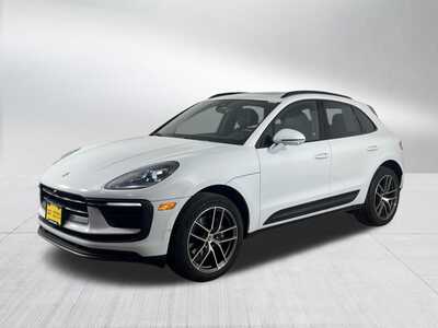 2022 Porsche Macan, $45000. Photo 3