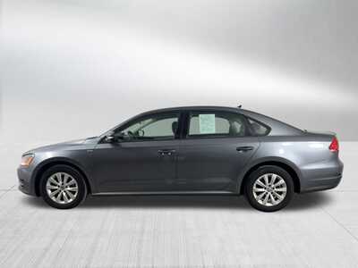 2015 Volkswagen Passat, $0. Photo 4