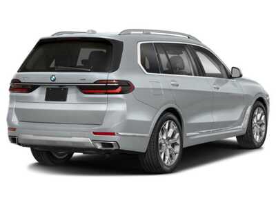 2025 BMW X7, $0. Photo 5