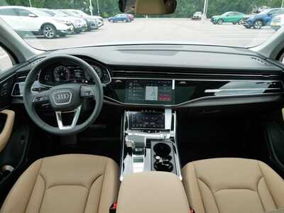 2025 Audi Q7, $77670. Photo 12