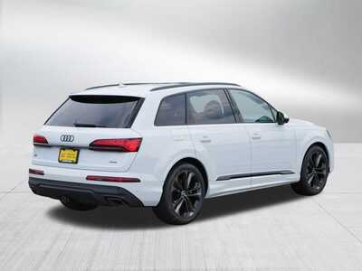 2025 Audi Q7, $77670. Photo 2