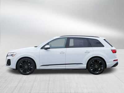 2025 Audi Q7, $77670. Photo 3