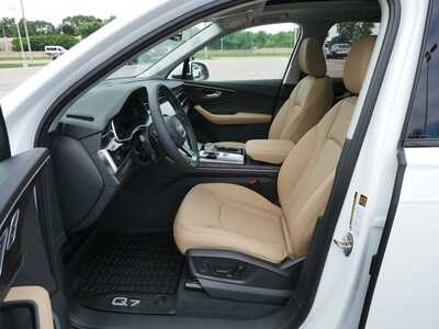 2025 Audi Q7, $77670. Photo 8