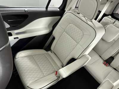 2024 Lincoln Aviator, $61998. Photo 12