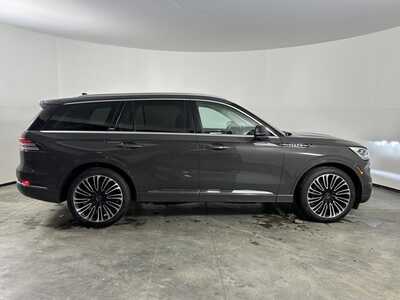 2024 Lincoln Aviator, $61998. Photo 8