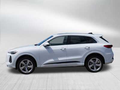 2025 Audi Q5, $61300. Photo 3