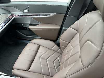 2025 BMW i7, $129125. Photo 11