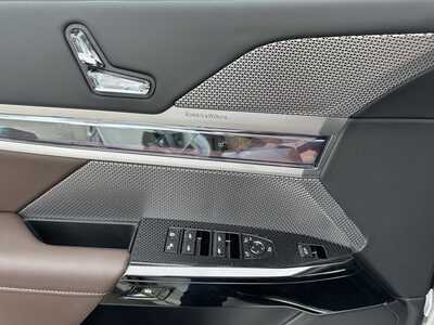 2025 BMW i7, $129125. Photo 12