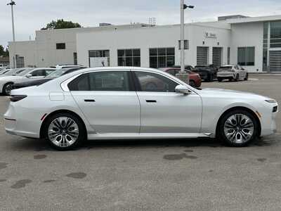 2025 BMW i7, $129125. Photo 8