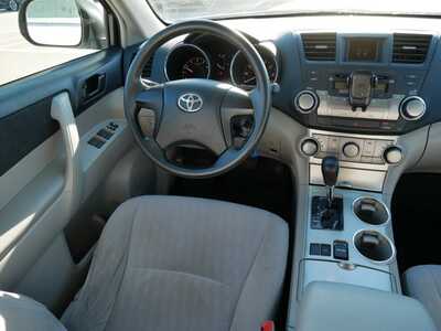 2011 Toyota Highlander, $8498. Photo 9