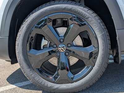 2026 Volkswagen Taos, $37672. Photo 4