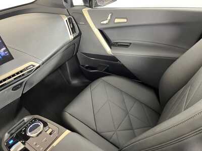 2022 BMW iX, $42348. Photo 10