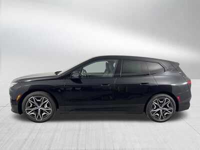 2022 BMW iX, $42348. Photo 4