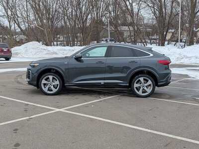 2025 Audi Q5, $62895. Photo 3