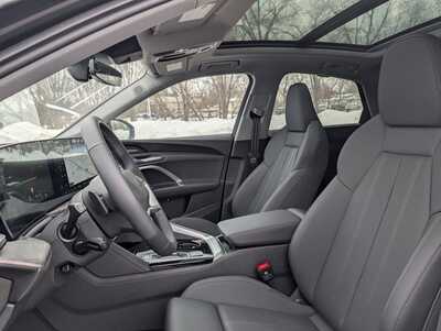 2025 Audi Q5, $62895. Photo 5