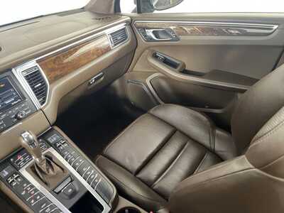 2016 Porsche Macan, $20350. Photo 11