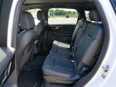 2025 Audi Q7, $58348. Photo 10