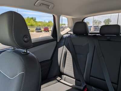 2024 Volkswagen Taos, $26348. Photo 12