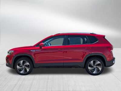 2024 Volkswagen Taos, $26348. Photo 4