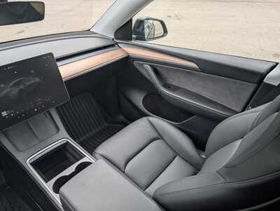 2024 Tesla Model Y, $38848. Photo 11