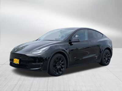 2024 Tesla Model Y, $38848. Photo 3