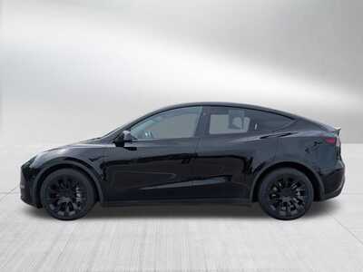 2024 Tesla Model Y, $38848. Photo 4