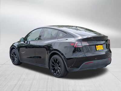 2024 Tesla Model Y, $38848. Photo 5
