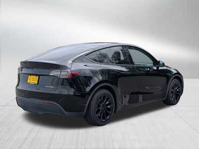 2024 Tesla Model Y, $38848. Photo 7