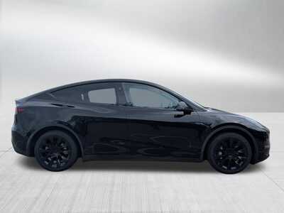 2024 Tesla Model Y, $38848. Photo 8