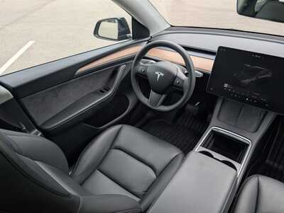 2024 Tesla Model Y, $38848. Photo 9