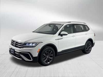 2022 Volkswagen Tiguan, $22648. Photo 3
