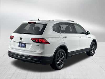 2022 Volkswagen Tiguan, $22648. Photo 7